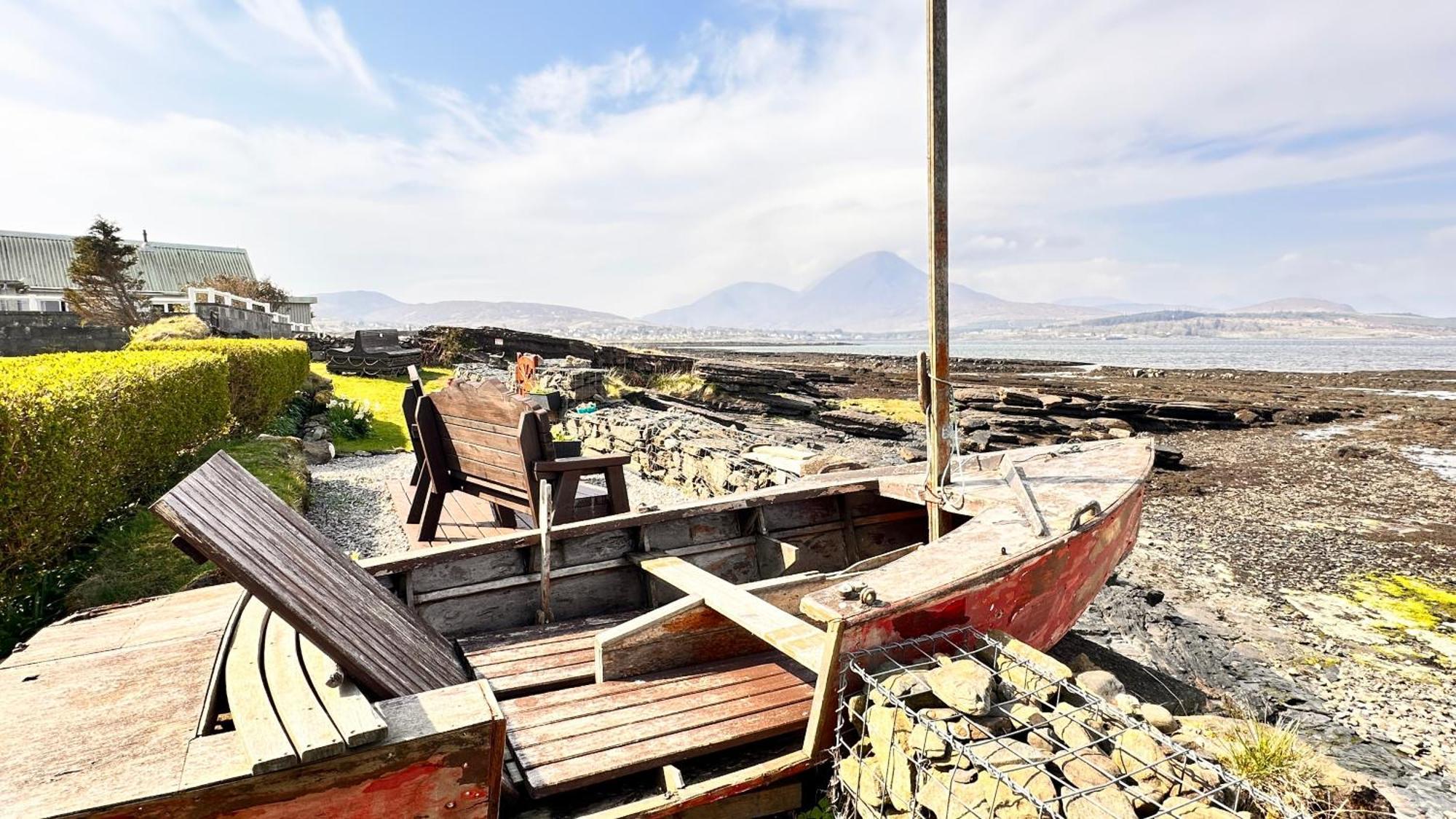 Carnmhor, Isle Of Skye - Stunning 242 Year Old Cottage On Its Own Sea Shore! Breakish Exterior foto