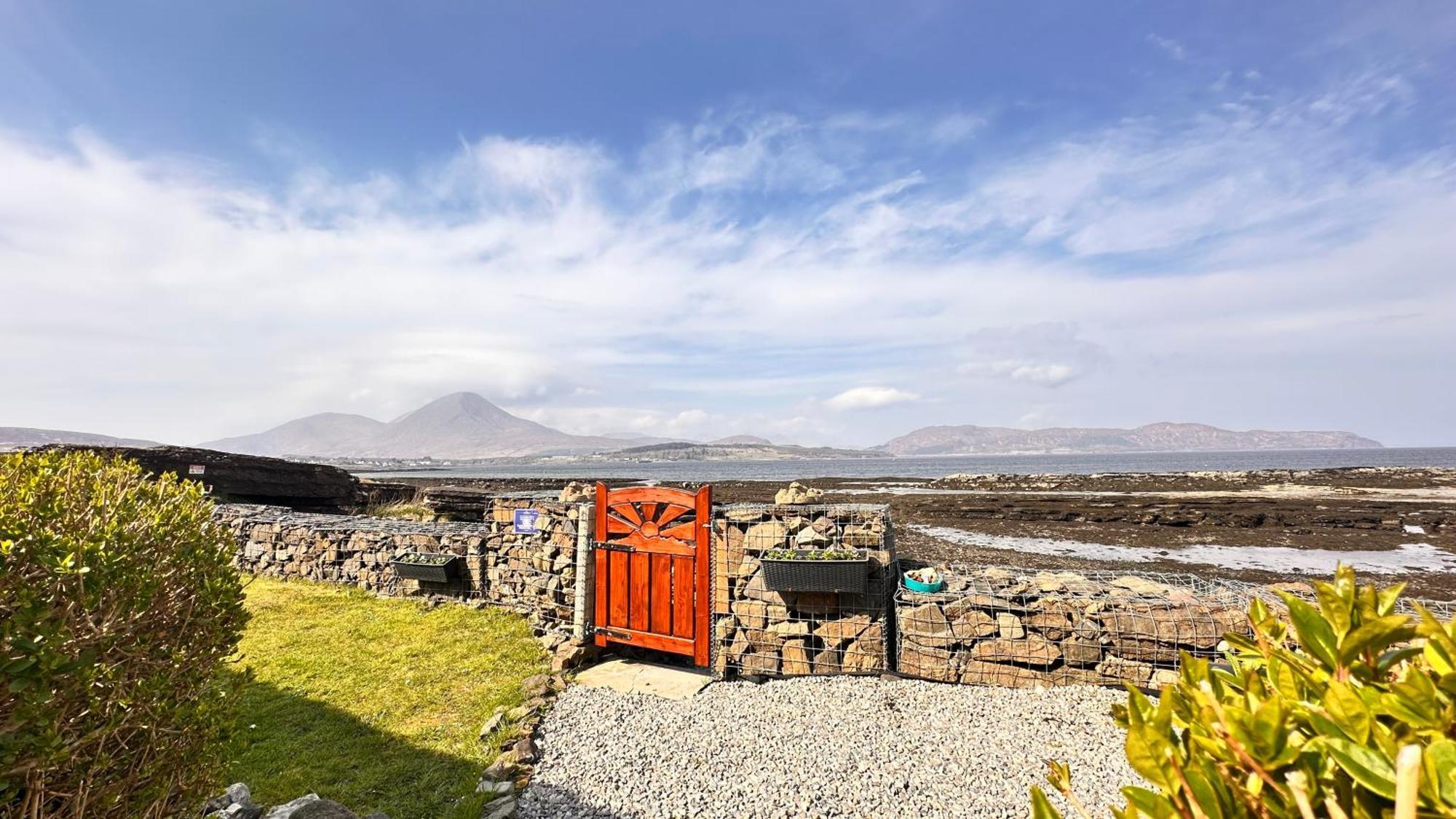 Carnmhor, Isle Of Skye - Stunning 242 Year Old Cottage On Its Own Sea Shore! Breakish Exterior foto