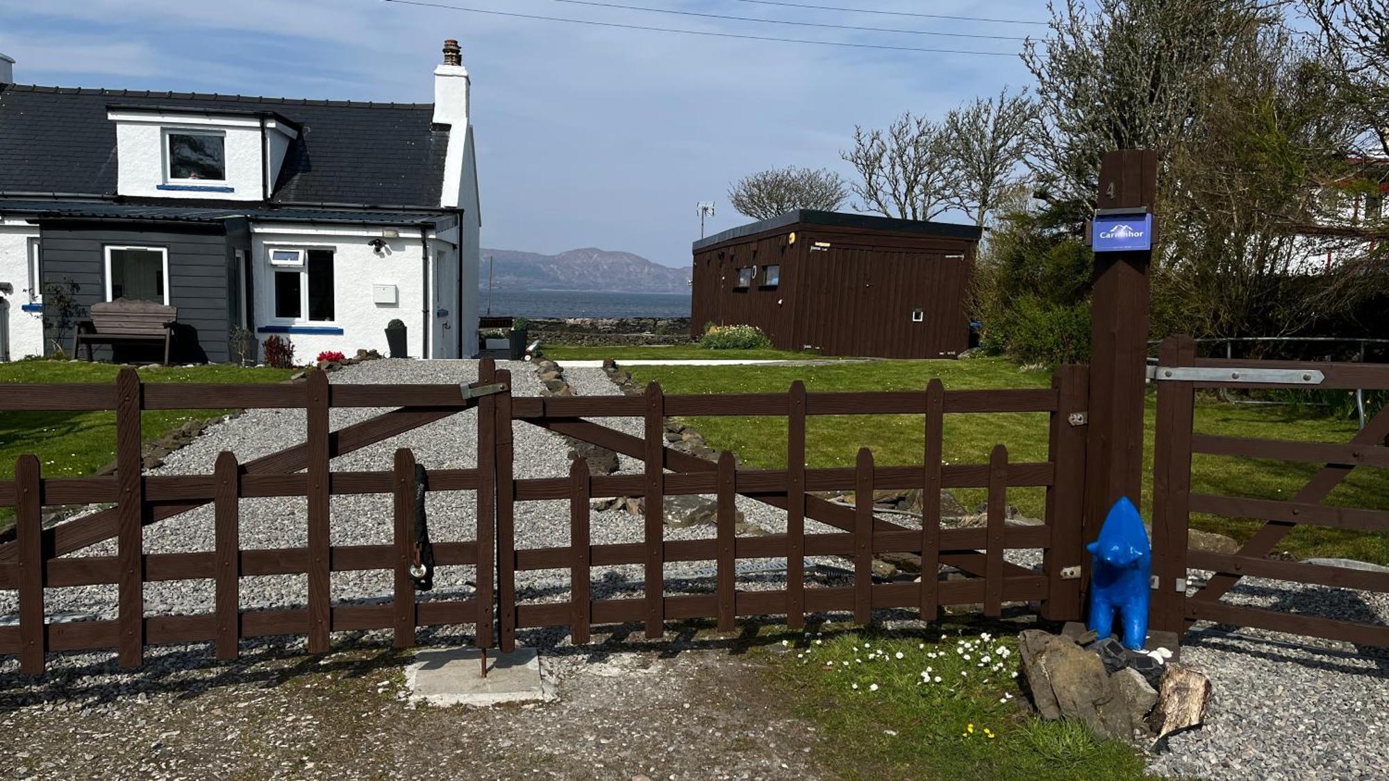 Carnmhor, Isle Of Skye - Stunning 242 Year Old Cottage On Its Own Sea Shore! Breakish Exterior foto